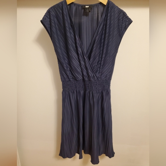 DKNY Women’s Pleated Smocked-Waist V Neck Dress. Dark Blue. Size 14. - Picture 4 of 13